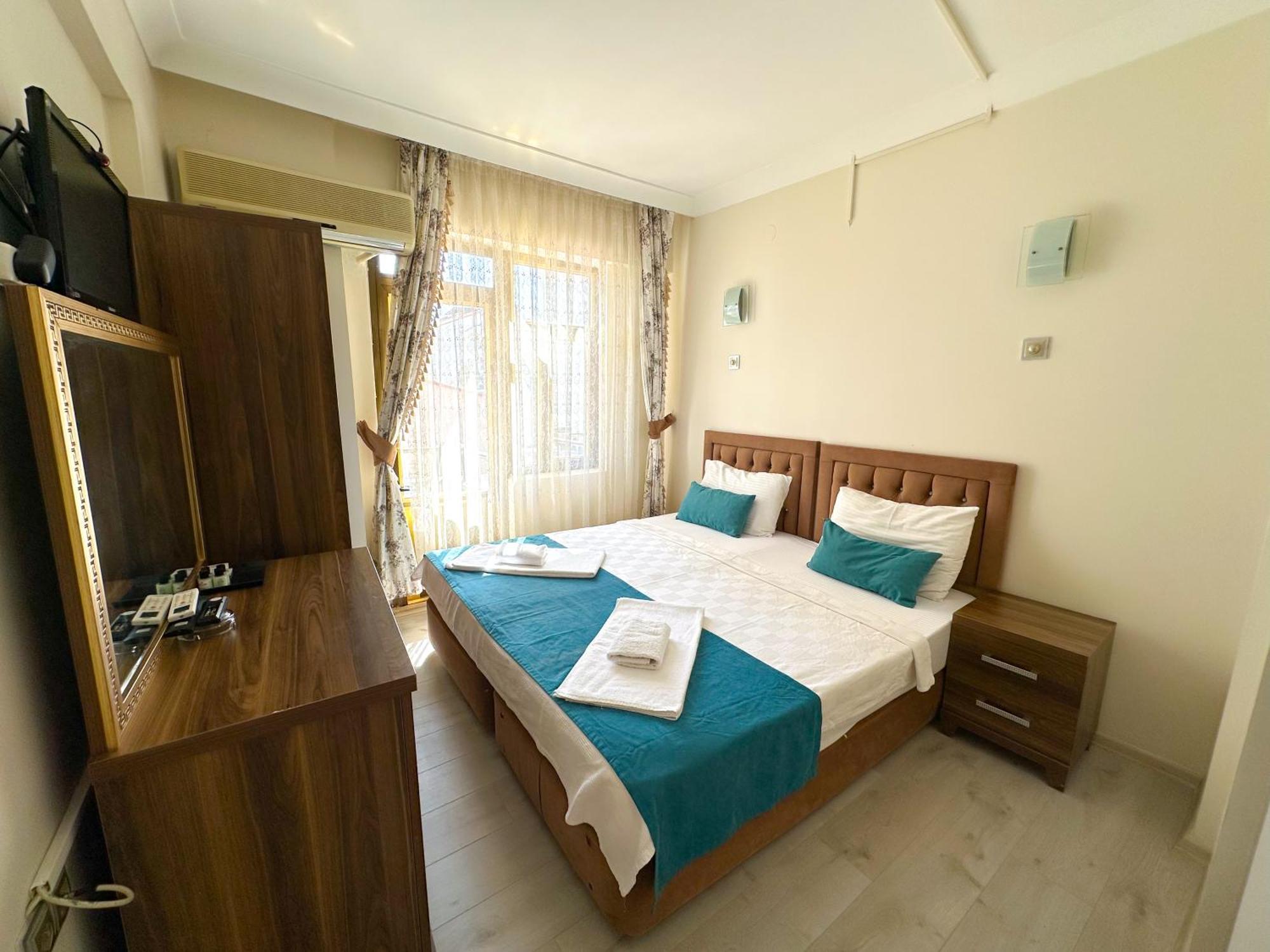 Reis Beach Hotel 말마리스 외부 사진