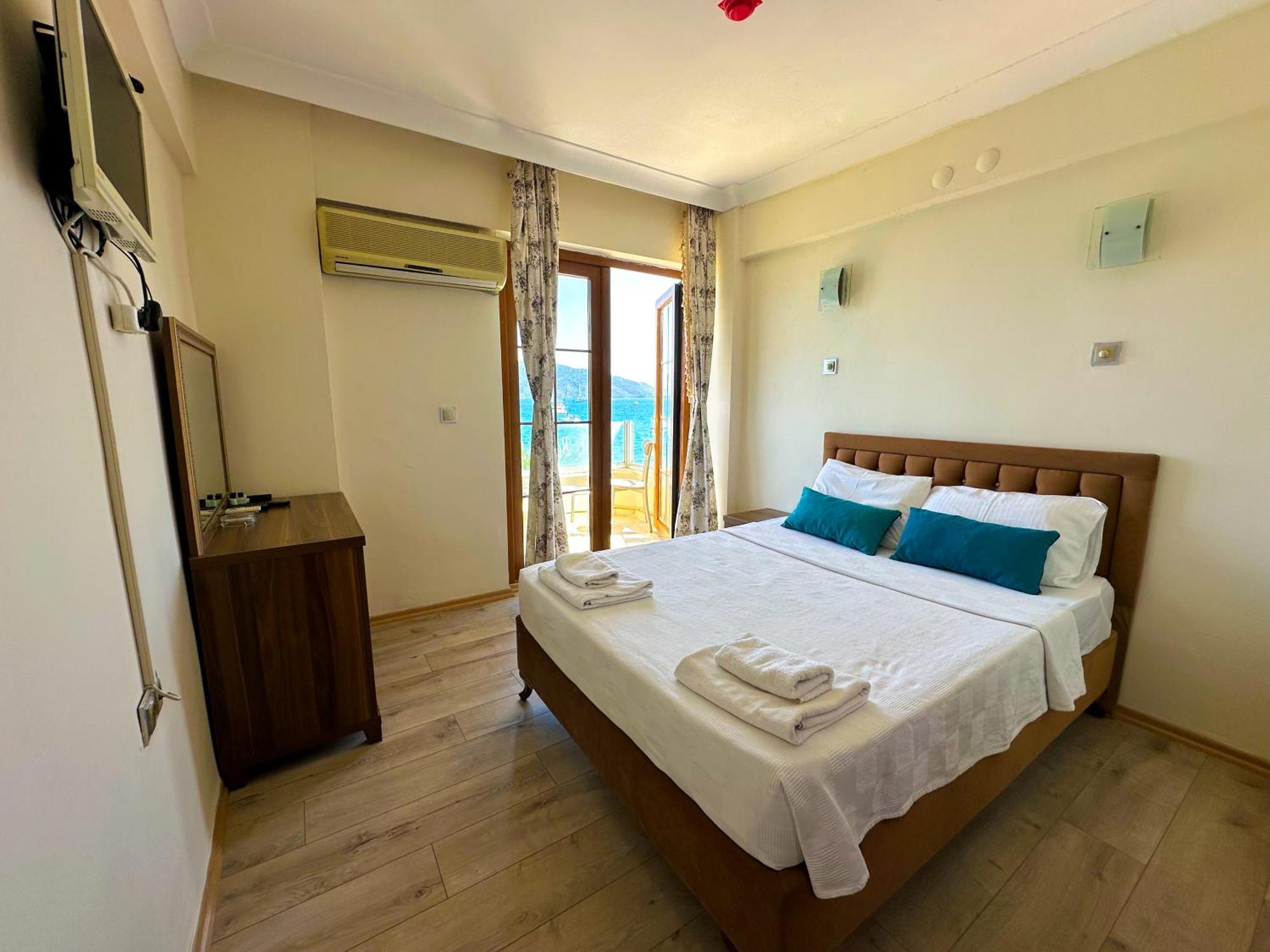 Reis Beach Hotel 말마리스 외부 사진