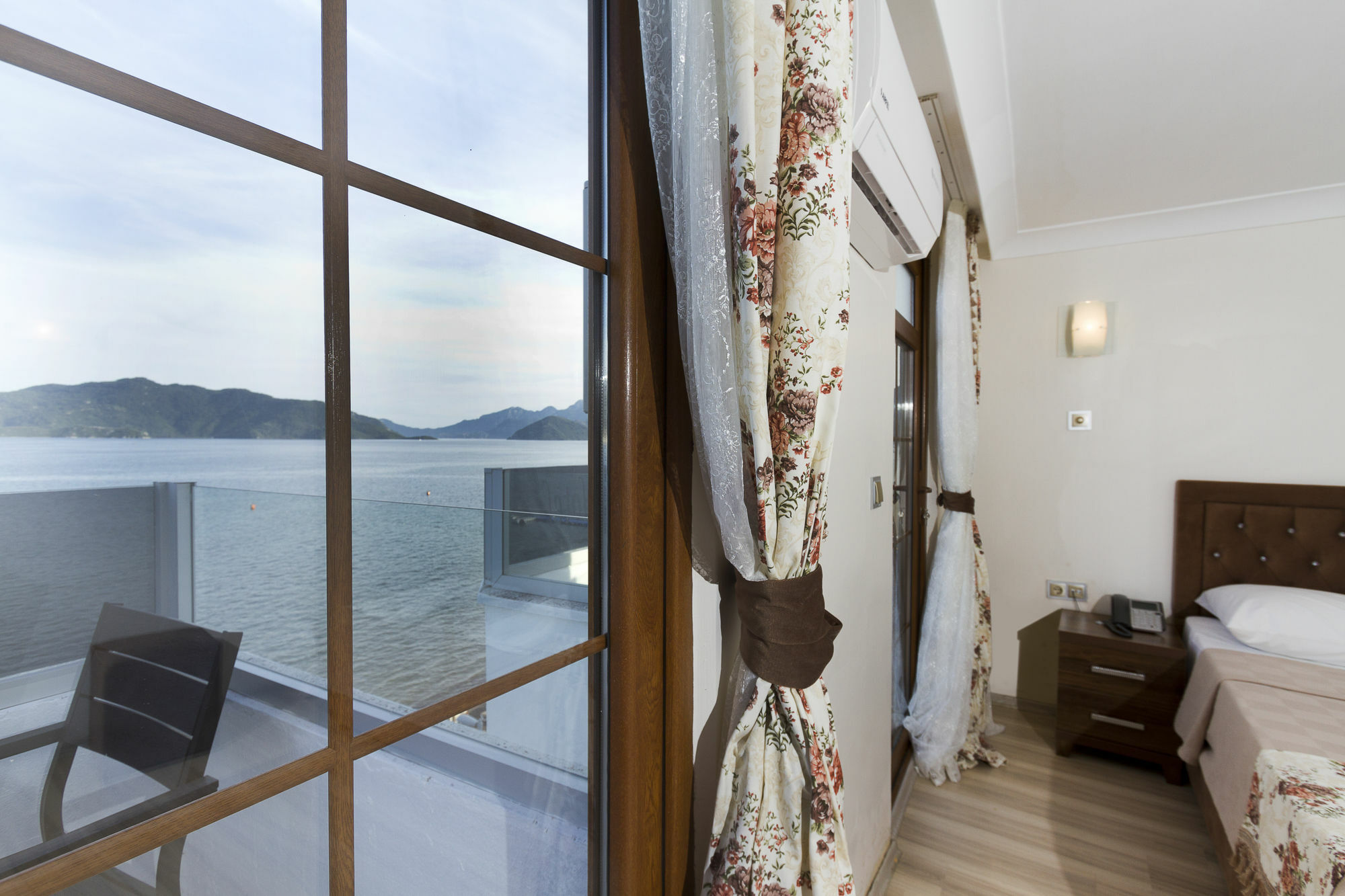 Reis Beach Hotel 말마리스 외부 사진