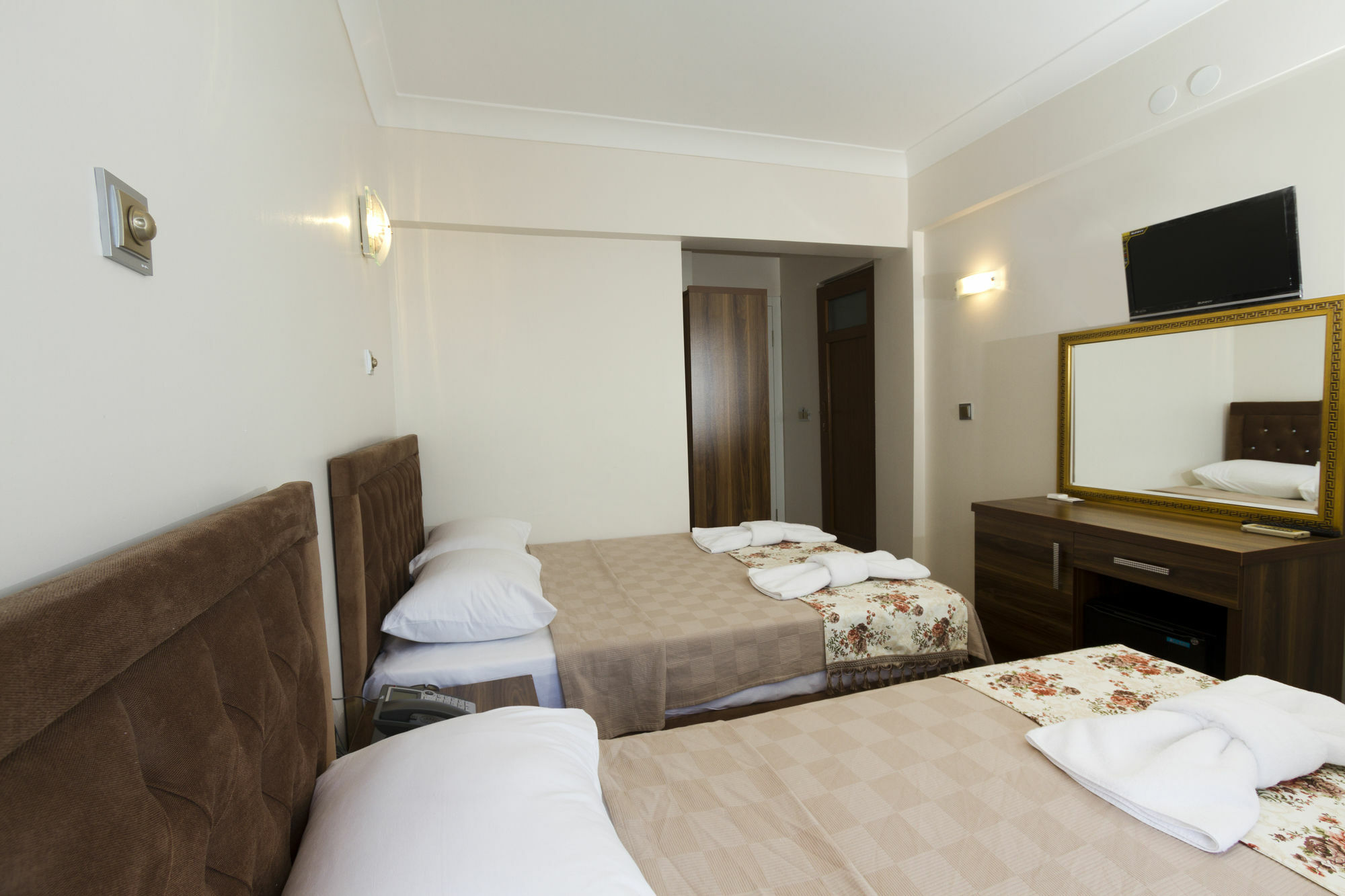 Reis Beach Hotel 말마리스 외부 사진