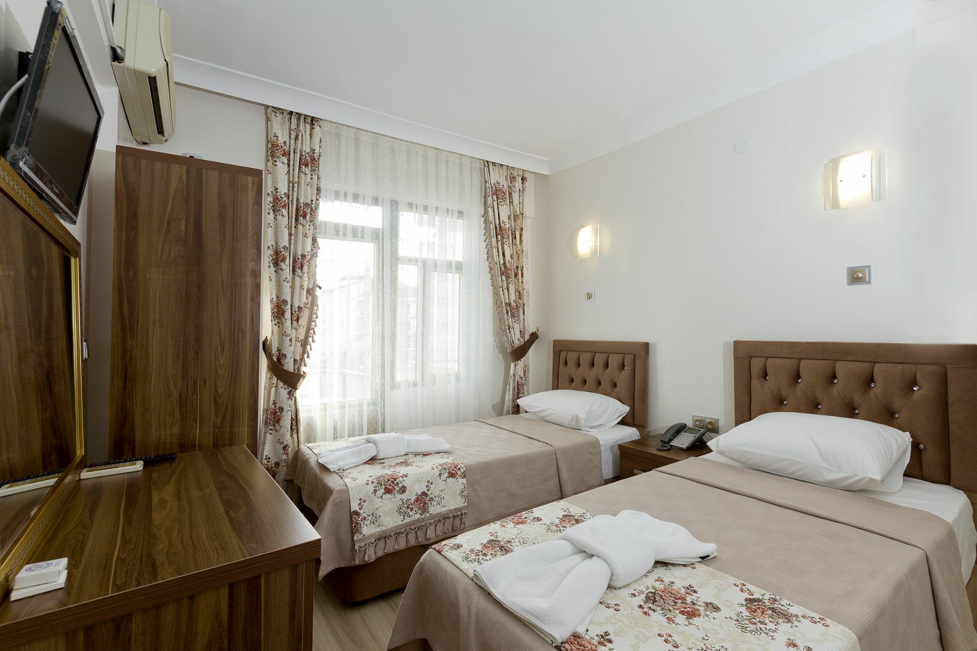 Reis Beach Hotel 말마리스 외부 사진